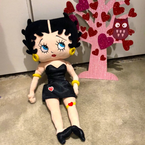 Betty Boop doll— America’s sweetheart Wearing a black mini cocktail dress - Picture 2 of 7